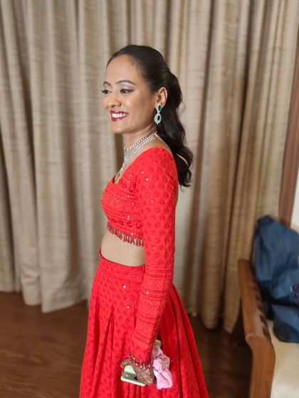 Glamorous Reception & Sangeet Styles photo 33