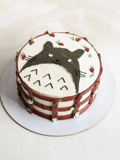Hand-Painted & Artistic Cakes photo 4
