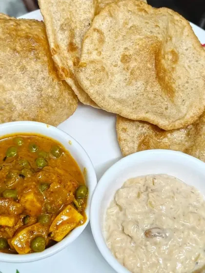 Another angle of the satisfying meal with Matar Paneer and hot puris, a classic North Indian combination.