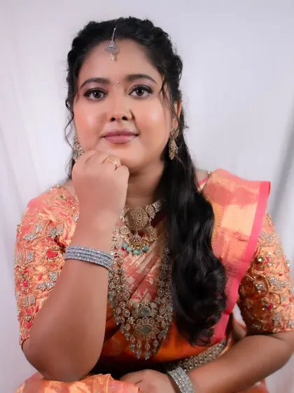 Effortless elegance and timeless grace. A beautiful reception look with a pink and gold saree and soft, glowing makeup.