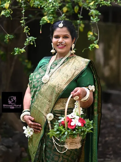 Elegance in simplicity. This mom-to-be chose a classic all-white Tagar bud set for her maternity shoot, paired with a beautiful floral basket.