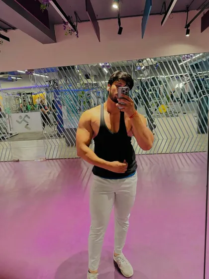 A post-workout pose showing the pump.