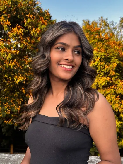 This stunning balayage was created during my exclusive masterclass in Surat. The soft, sun-kissed highlights are perfectly blended, showcasing the kind of high-end color work that is in huge demand.