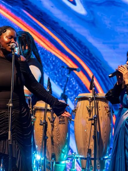 A beautiful moment of collaboration on stage with the amazing musicians from KOKOROKO. Music is a universal language, and sharing these creative vibes during a live performance is what it's all about.