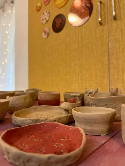 A beautiful collection of student creations from one of our Chennai pottery camps. It’s amazing to see so many unique ideas and personal stories take shape in clay, from rustic bowls to delicate, patterned dishes.