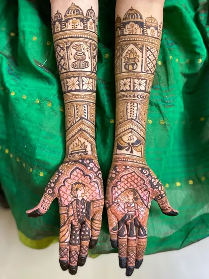 Another angle of this beautiful portrait design, showing the clarity and detail I put into every figure. The arms feature auspicious symbols for a blessed beginning.