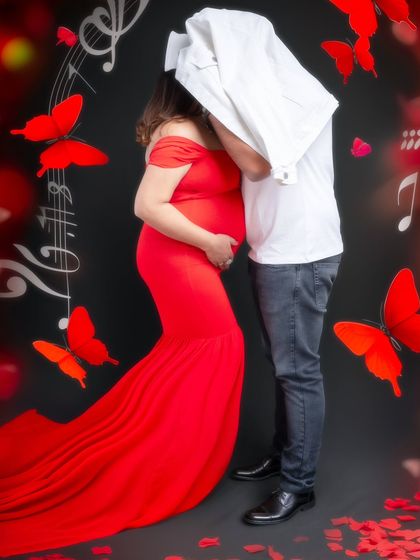 Aashiqui reloaded, bump edition. This playful and passionate shot is inspired by the iconic Bollywood poster, reimagined to celebrate parenthood.