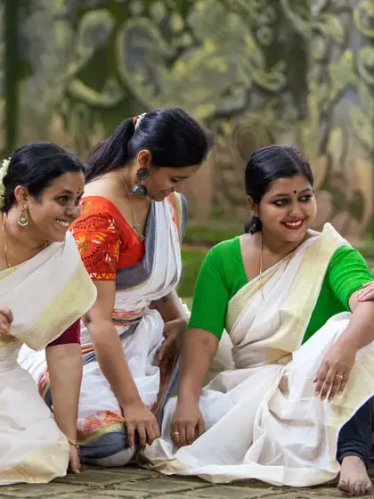A candid moment of connection and shared joy during our 'Upaasanaa' workshop. Our kalari is more than a dance studio; it's a space where friendships blossom and our collective spirit is nurtured.