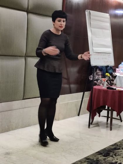 Explaining a concept during my talk. I aim to make complex fitness topics easy to understand.