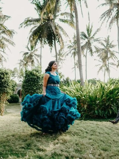 Dress Rental Buzz - Photoshoot Outfit Rental Couple & Pre-Wedding Outfits photo 27