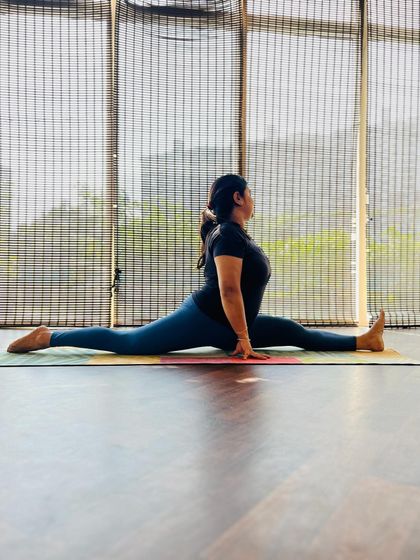The secret to getting ahead is getting started. A beautiful Hanumanasana, or front split, from my student. It's a perfect example of how flexibility goals are achieved one practice at a time.
