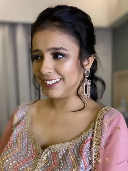 Another angle of this glamorous cocktail look. The soft waves in her hair and the sparkling eye makeup create a sophisticated and modern style.