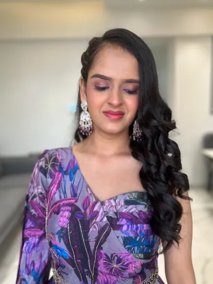 A one-shoulder outfit paired with a dramatic purple smokey eye. A great look for a cocktail party.