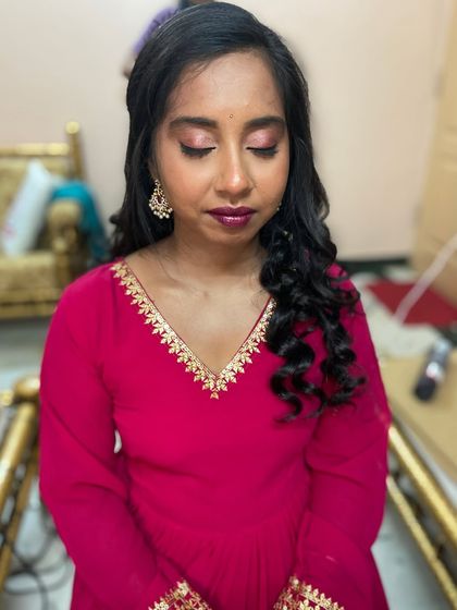 A close-up of the eye makeup. The shimmering pink shadow brightens the eyes, while the flawless base ensures the look lasts all night.