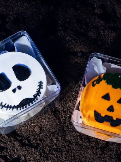 A close-up of the Jack Skellington and jack-o'-lantern bento cakes.