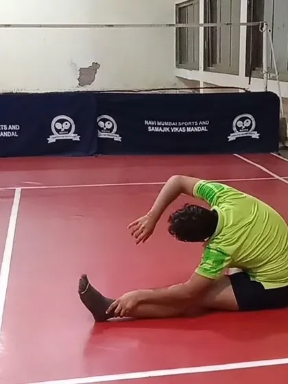 A side-body stretch targets the lats and obliques. These muscles are heavily used during forehand and backhand strokes.