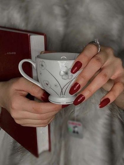 Classic & Bold: Solid Colour Manicures photo 3