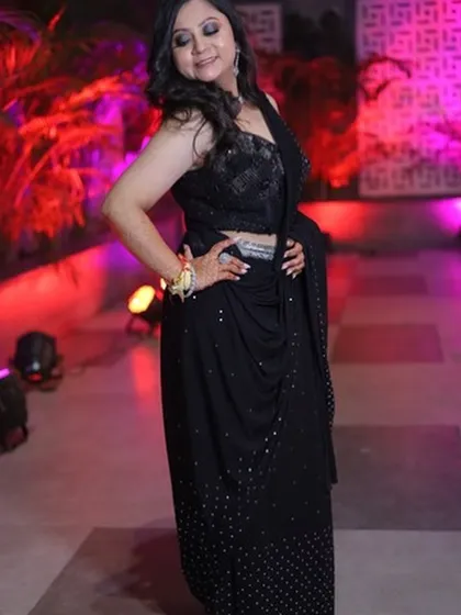 Cocktail night makeup for Riya. She is wearing a stunning black saree, and we went for a glamorous look with defined eyes and soft waves to match the vibe.