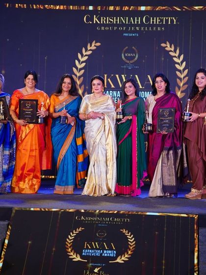 A group photo with all the inspiring women who were honoured at the Karnataka Women Achievers' Awards.