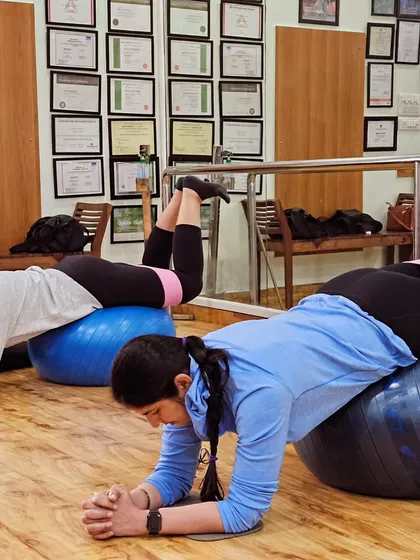 Working the glutes and hamstrings on the stability ball with a resistance band. A great combination for toning the posterior chain.