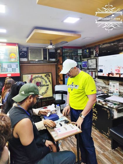 One-on-one guidance is a key part of our training. Here, an instructor provides personalized feedback to a student, ensuring they understand the correct procedures and tool handling before they practice on a live model.