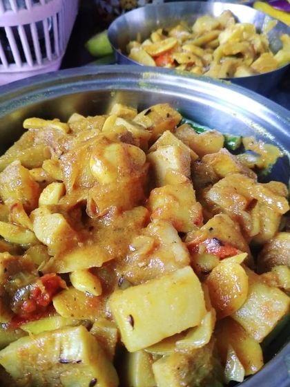 Echorer Daalna, a curry made with raw jackfruit, which has a texture very similar to meat. My Thakumoni used to make it this way, with succulent jackfruit and potatoes cooked in spices.