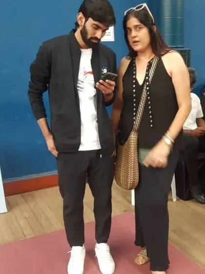 Our director Supriya Devgun in discussion with Srikanth Kidambi during the tournament. Our leadership is always on-ground to ensure flawless execution.