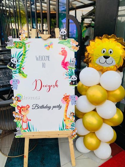 A personalized welcome sign for a jungle-themed birthday party, featuring cute animal illustrations.