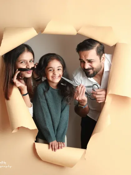 Breaking through the ordinary! This creative paper-tear concept was a fun way to capture a playful family portrait, with everyone peeking through.