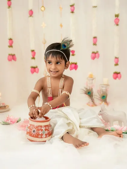 A mischievous little Krishna with his pot of butter. Themed sessions are all about telling a story, and this classic pose is a playful nod to tradition.