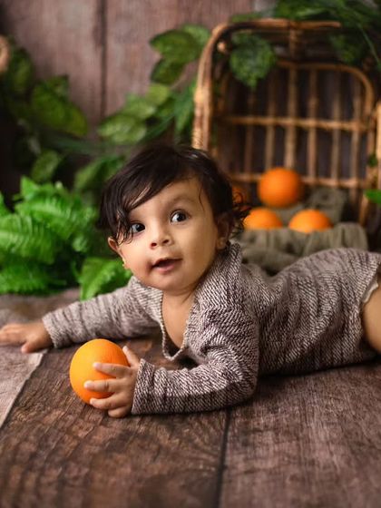 The level of cuteness is so hard to handle. This little one exploring a bright orange is a perfect example of a fun and simple fruit splash session.