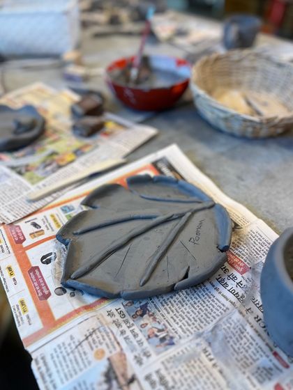 You can make more than just pots and bowls. This beautiful leaf-shaped platter was crafted during a hand-building taster session, ready to be glazed and taken home.