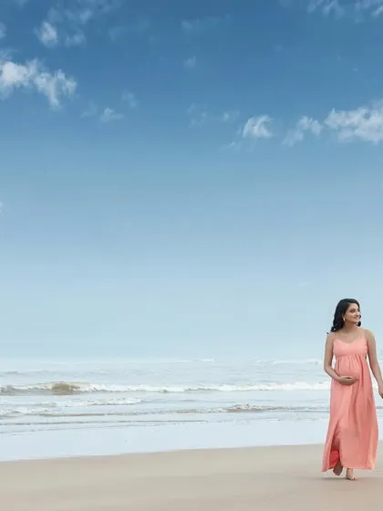 Let's take our session outdoors. A walk on the beach at sunset provides a beautiful, natural backdrop for capturing candid moments. Here, we see a couple sharing a quiet moment, with the open sky and sea creating a feeling of infinite possibility.
