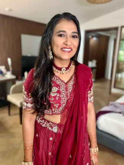A full view of this elegant maroon look, perfect for any festive occasion.