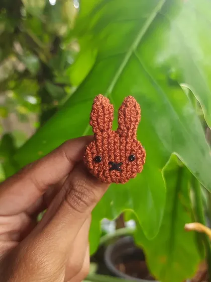 Here is the matching Melanie pin, Miffy's best friend. The warm brown color is a lovely contrast to the white Miffy.