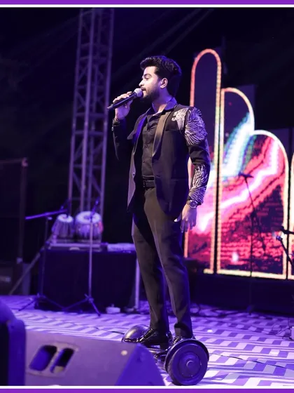 The anchor is the life of the party. We bring in energetic hosts who know how to get the crowd going and keep the Sangeet night lively from start to finish.