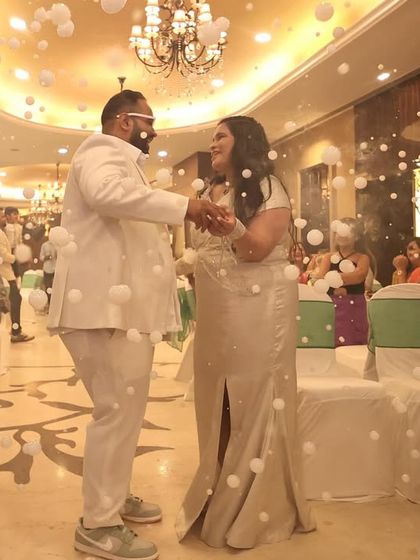 A magical moment as the couple dances together, surrounded by a cascade of bubbles. It’s these dream-like touches that make an event unforgettable.