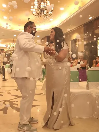 A magical moment as the couple dances together, surrounded by a cascade of bubbles. It’s these dream-like touches that make an event unforgettable.
