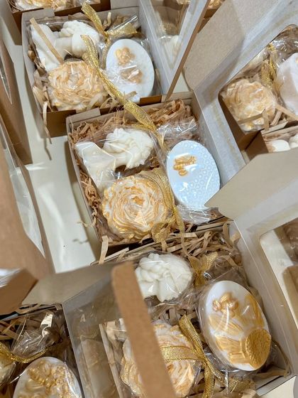 These gift boxes are perfect for any occasion, big or small. I work with you to create a set that fits your budget and your vision.