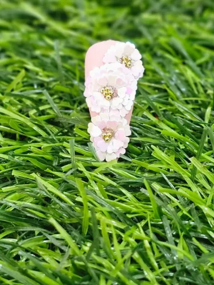 A perfect example of festive art created by a student. These 3D sequin flowers are ideal for Diwali, adding a touch of sparkle and tradition to the nails.