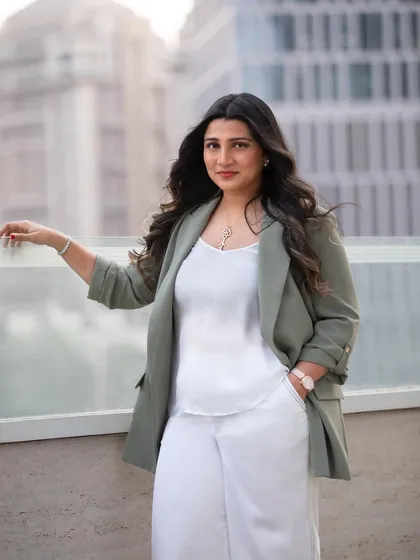 We took this session to a Mumbai rooftop to capture a professional portrait with a beautiful, airy feel. An environmental headshot like this tells a bigger story about your vision and ambition.