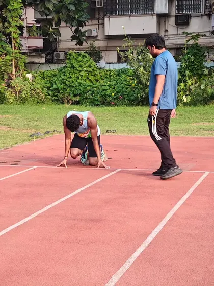 One on one guidance to ensure the athlete is comfortable and powerful in the blocks.