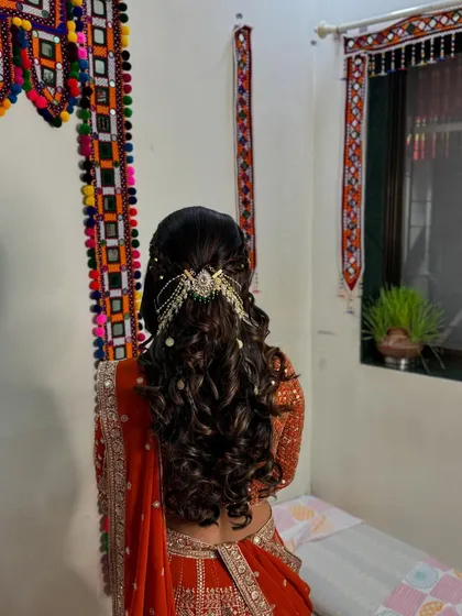 The back view of this stunning hairstyle, showing how the accessory is perfectly placed to complement the curls.