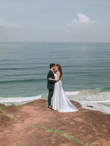 A breathtaking cliffside view in Goa. For couples who want an adventurous destination shoot, I know the perfect spots to make your pre-wedding photos truly epic.