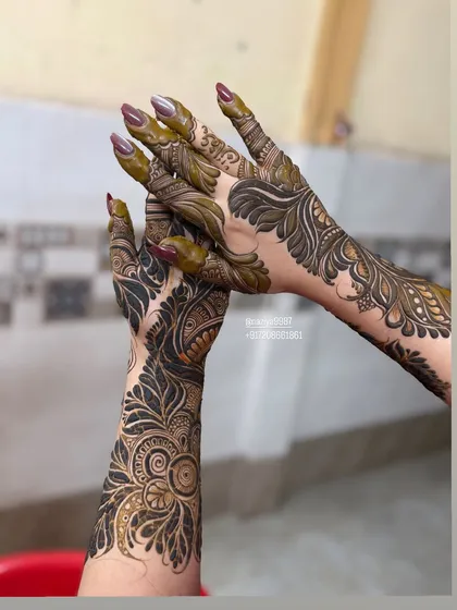 This view highlights the contrast between the fresh henna paste and the skin, showing the clean lines and precision of the application.
