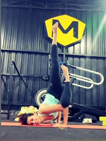 Curly Yoga Girl - Specialized Yoga Workshops Advanced Asana Gallery: Strength & Flexibility photo 3