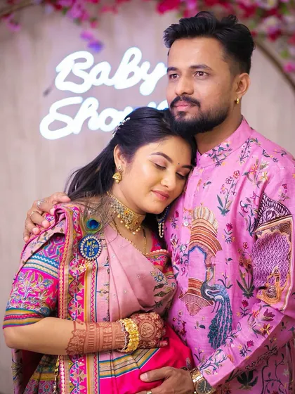 Showering love and style. This couple chose Popin for their baby shower, and they look picture-perfect.