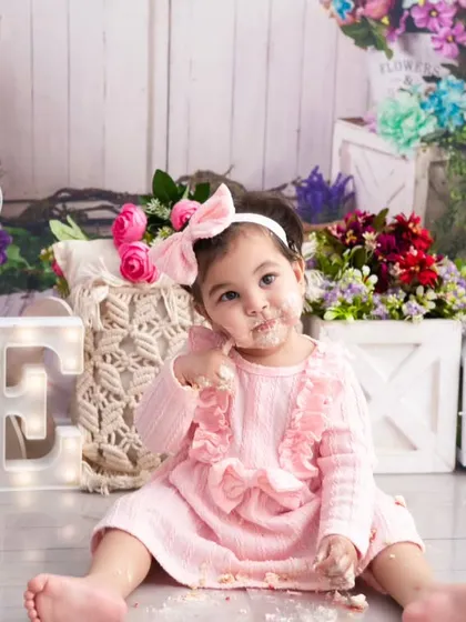 Cake on the nose and a smile on her face. These are the perfectly imperfect moments that make cake smash sessions so special and fun.