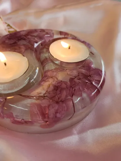 Shipping this beauty to New Delhi. A pearl white and pink flower resin tealight holder, perfect for gifting this festive season.