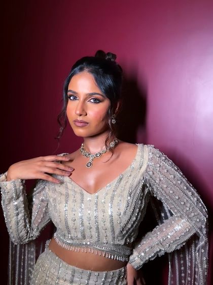 We only do sexy around here. This bronzy, smokey look paired with a messy updo is perfect for a cocktail party or a sangeet. It’s all about that sultry, confident energy.